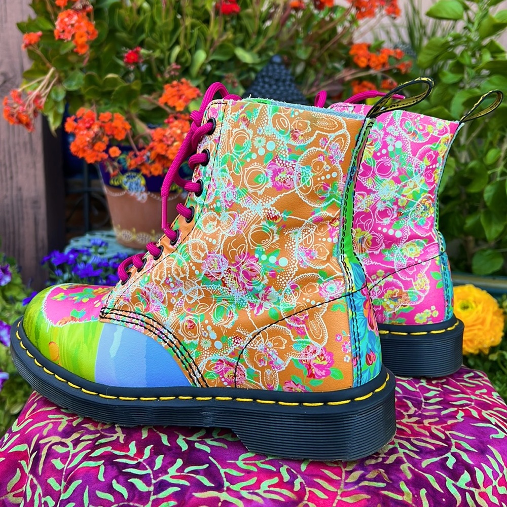 Dr. Martens Colorful Retro Psychedelic Pascal Daze Floral Combat Boots EC 🥰 - Picture 4 of 17